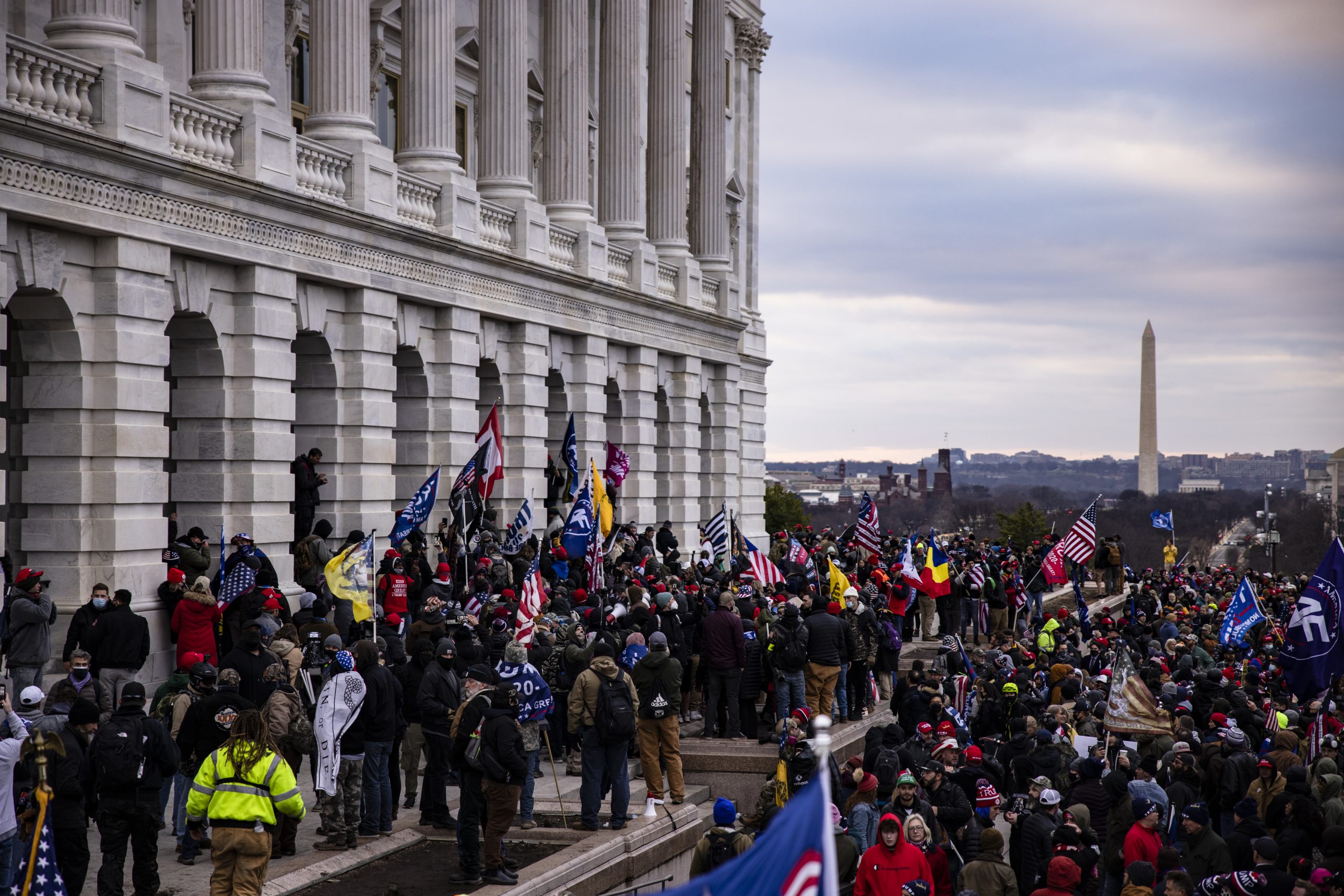El 52 por ciento de los republicanos culpa a Biden de la revuelta: encuesta