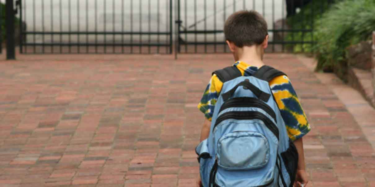Crisis Covid orilla a Alán a dejar la escuela para vender comida