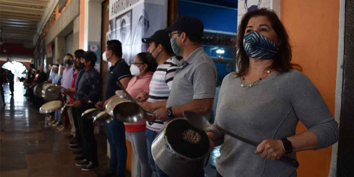 Nuevamente restauranteros de Puebla piden reapertura con ‘cacerolazo’