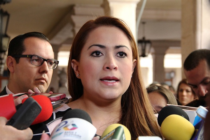 Analiza Tere Jiménez recursos jurídicos para permanecer en el cargo