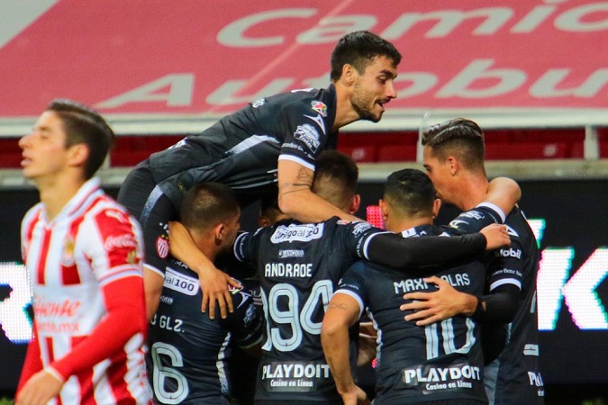 Chivas le empata a Necaxa de último minuto