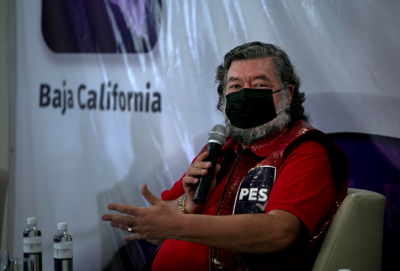 Hank Rhon se disculpa ante CNDH por declaraciones machistas