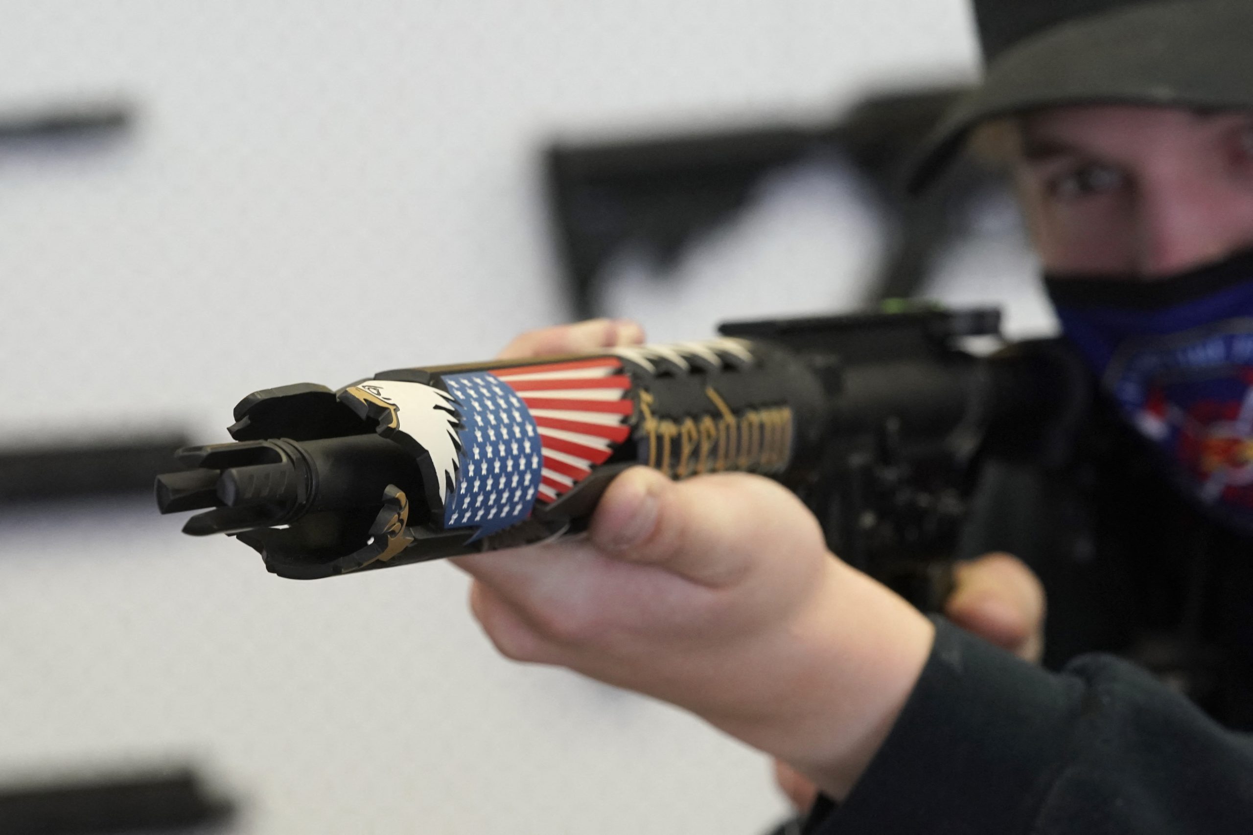 Por primera vez desde 2005, volumen de transferencias de grandes armas entre países no creció: informe