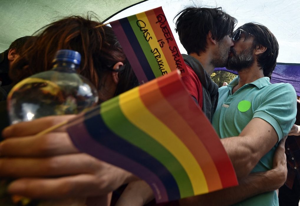 Polonia prohibirá que las personas homosexuales adopten niños