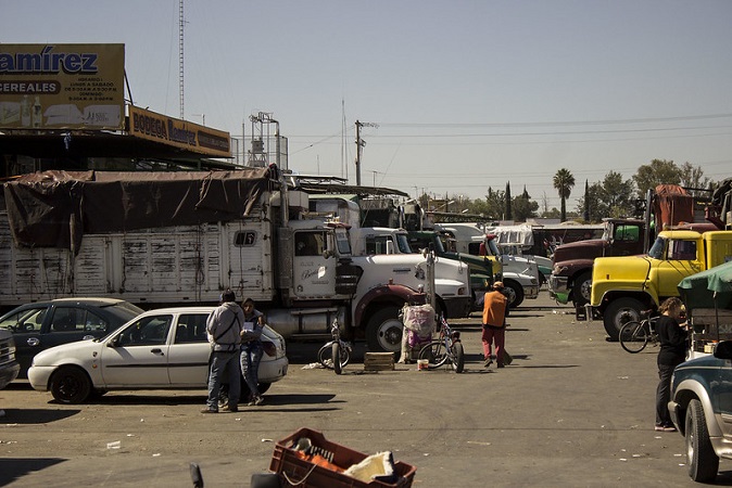 Se desploman 30% ventas en el Agropecuario por cobro de estacionamiento: condóminos