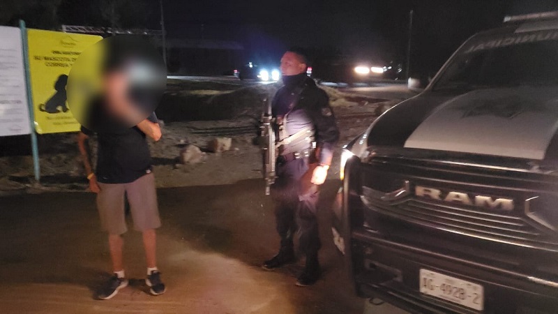 Policía estatales rescatan a hombre de 30 años que se perdió en el Cerro del Picacho