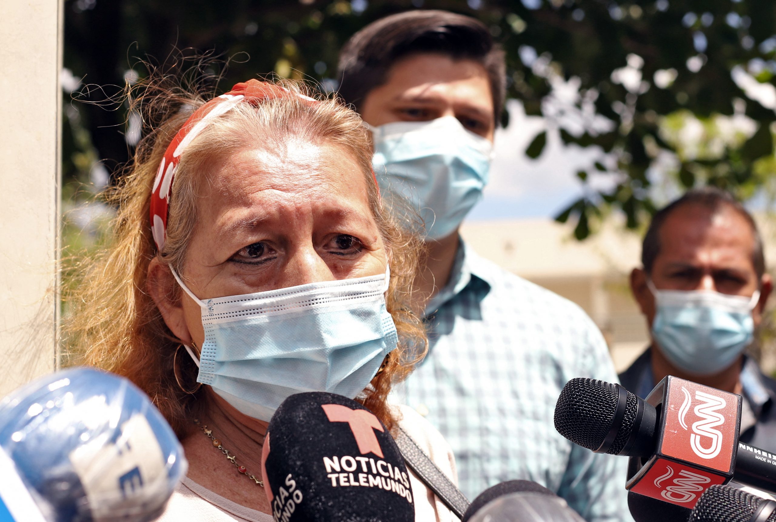 Madre de mujer salvadoreña asesinada por policías en México pide a Biden refugio para sus nietas