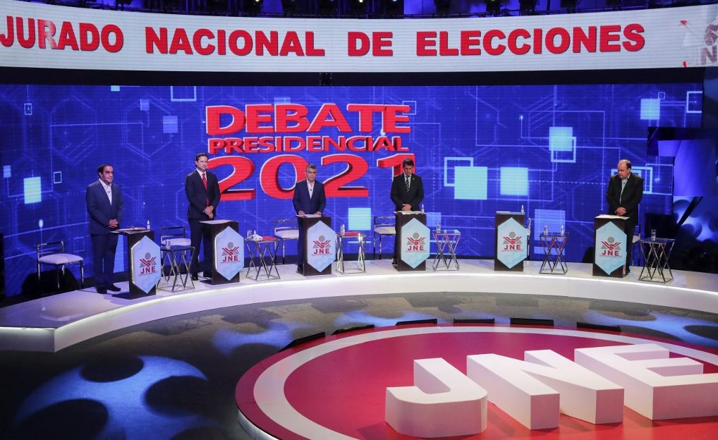 Perú llega a elecciones sin favoritos y con récord de casos de covid-19