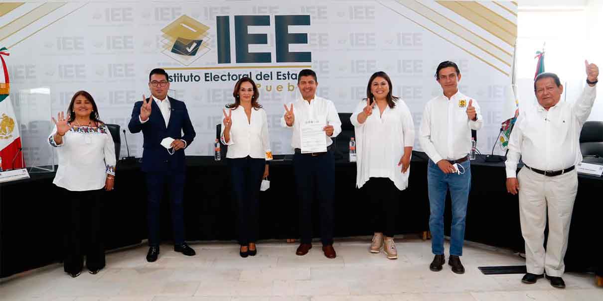 Eduardo Rivera ya es candidato a edil de Puebla ante el IEE