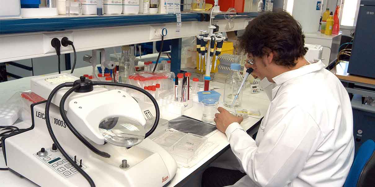 Universidades anuncian reapertura de laboratorios en Ciencias de la Salud