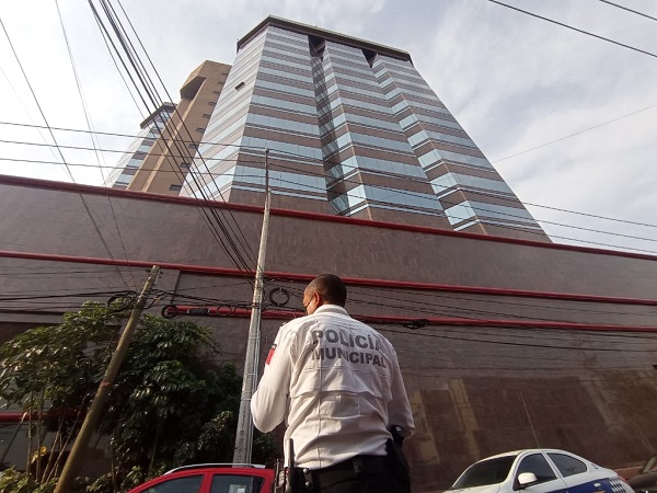 Muere trabajador en edificio Torre Plaza Bosques