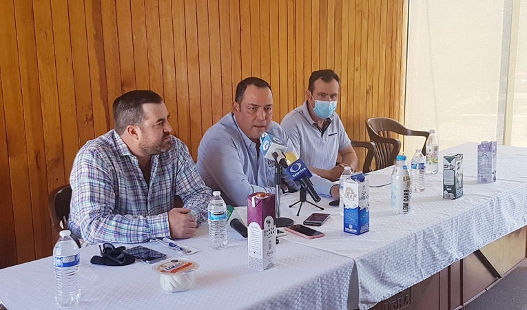 Lecheros al borde de la quiebra; exigen aumento en precio de compra