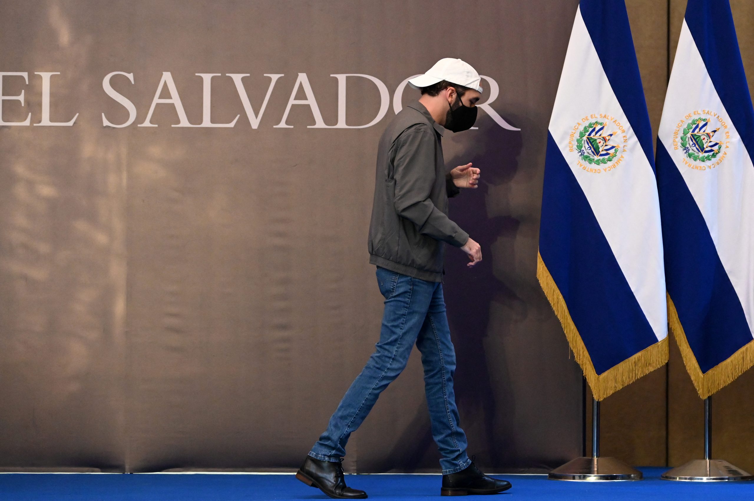 Destitución de magistrados y fiscal socava gravemente la democracia y el Estado de derecho en El Salvador: Bachelet