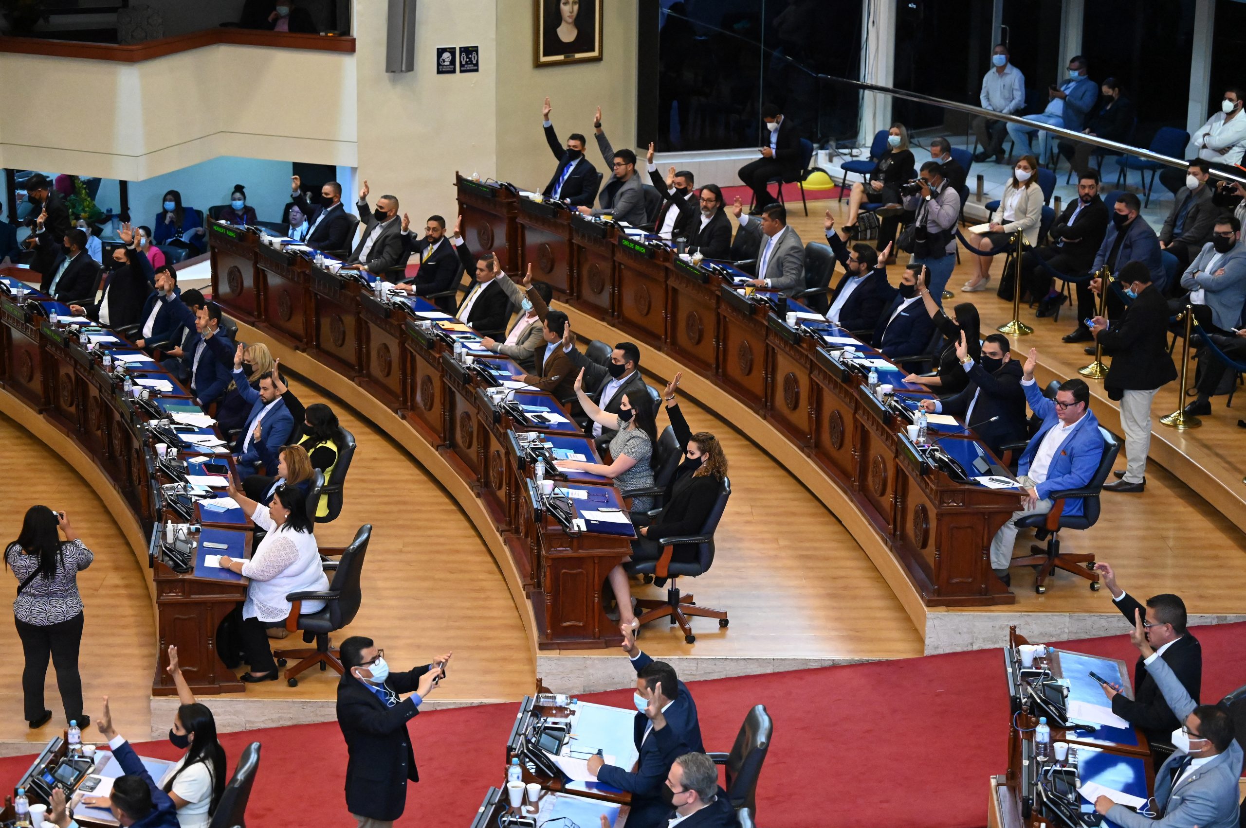 Expresidentes de España y América Latina condenan ‘ruptura’ del estado de derecho en El Salvador