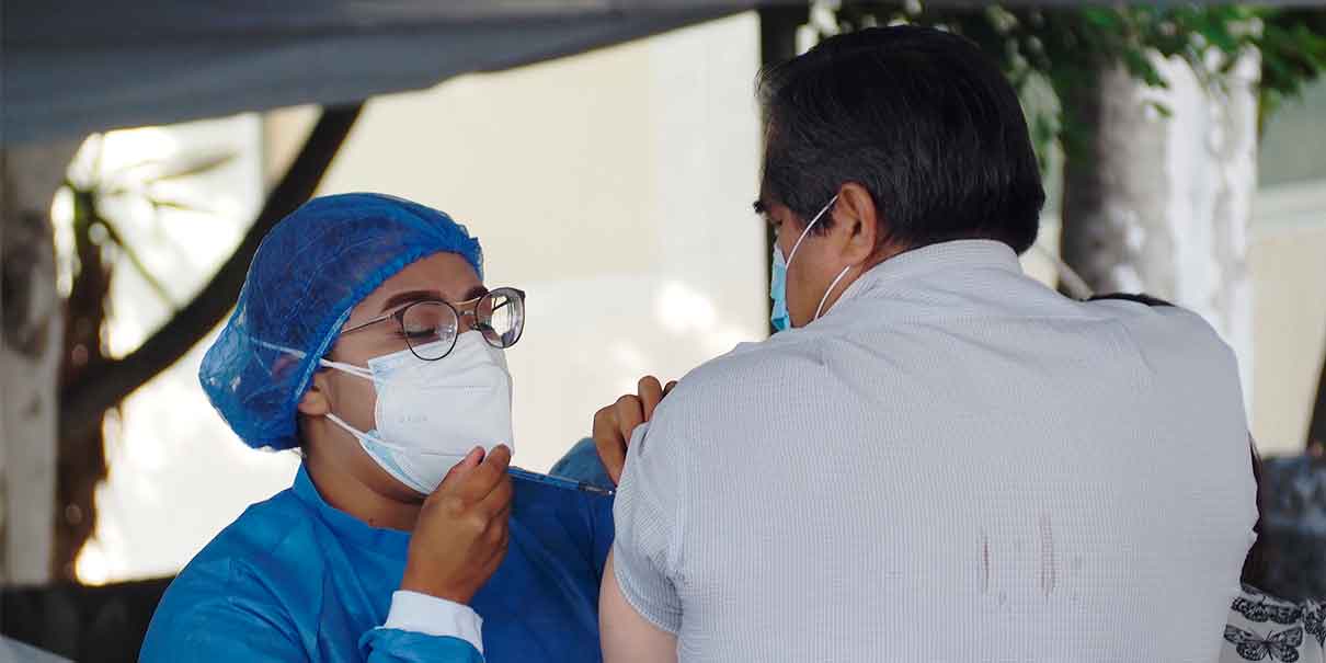 18 poblanos ya vacunados han muerto tras infectarse de Covid