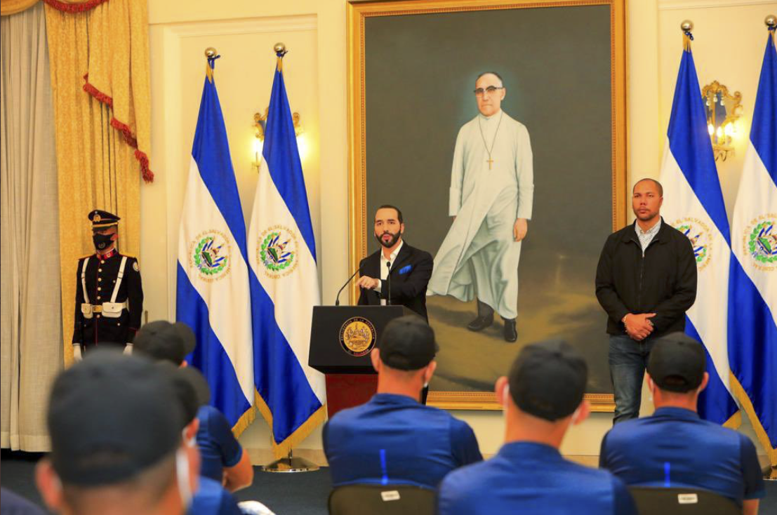 El presidente de El Salvador pide a EU no financiar a partidos de oposición
