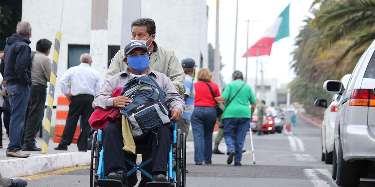 Lamentable error llevar a los adultos mayores a la zona militar para vacunarse: Barbosa