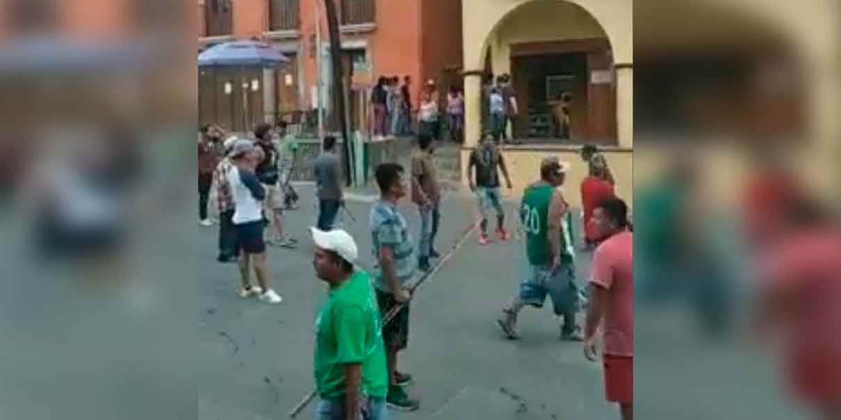 Habitantes de Pahuatlán vandalizan comercios; ya hay presencia militar
