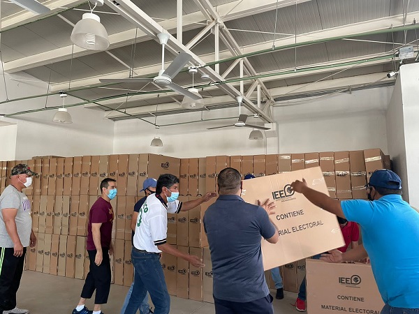 Recibe IEE urnas y materiales para la jornada electoral del 6 de junio