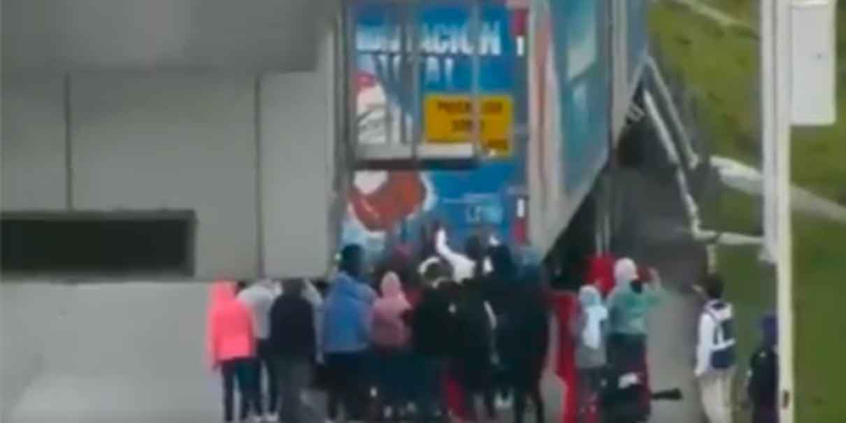 VIDEO demuestra el robo de normalistas de Teteles antes de morir