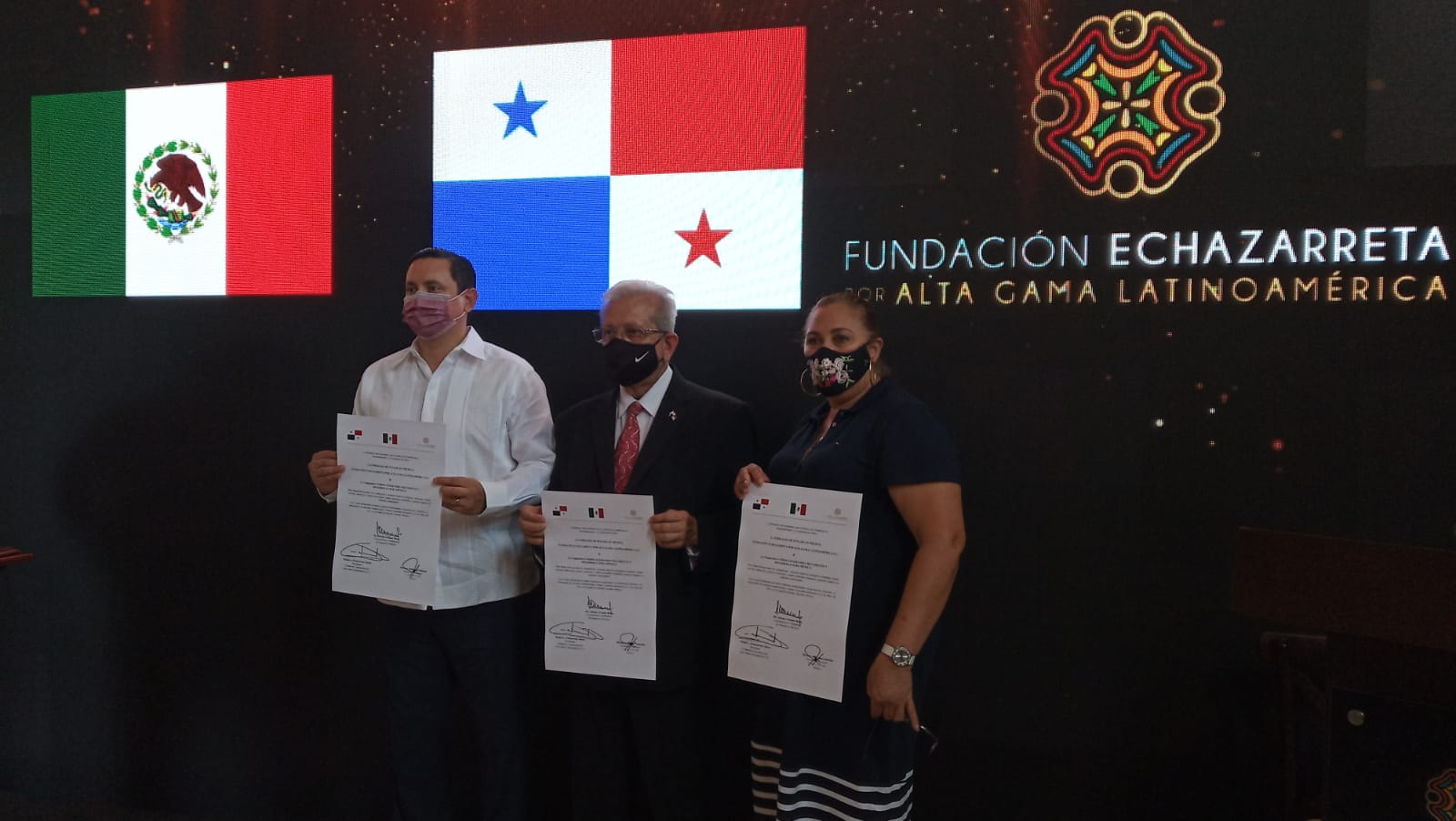 Fundación Echazarreta y Panamá firman convenio de hermanamiento