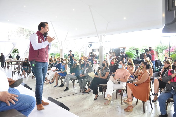 Presenta Arturo Ávila sus propuestas de campaña a mujeres empresarias de Aguascalientes