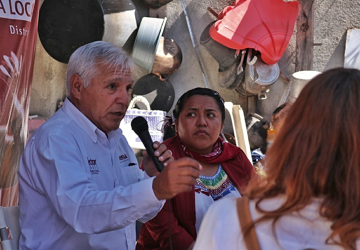 Héctor Mares promete dar seguimiento a peticiones