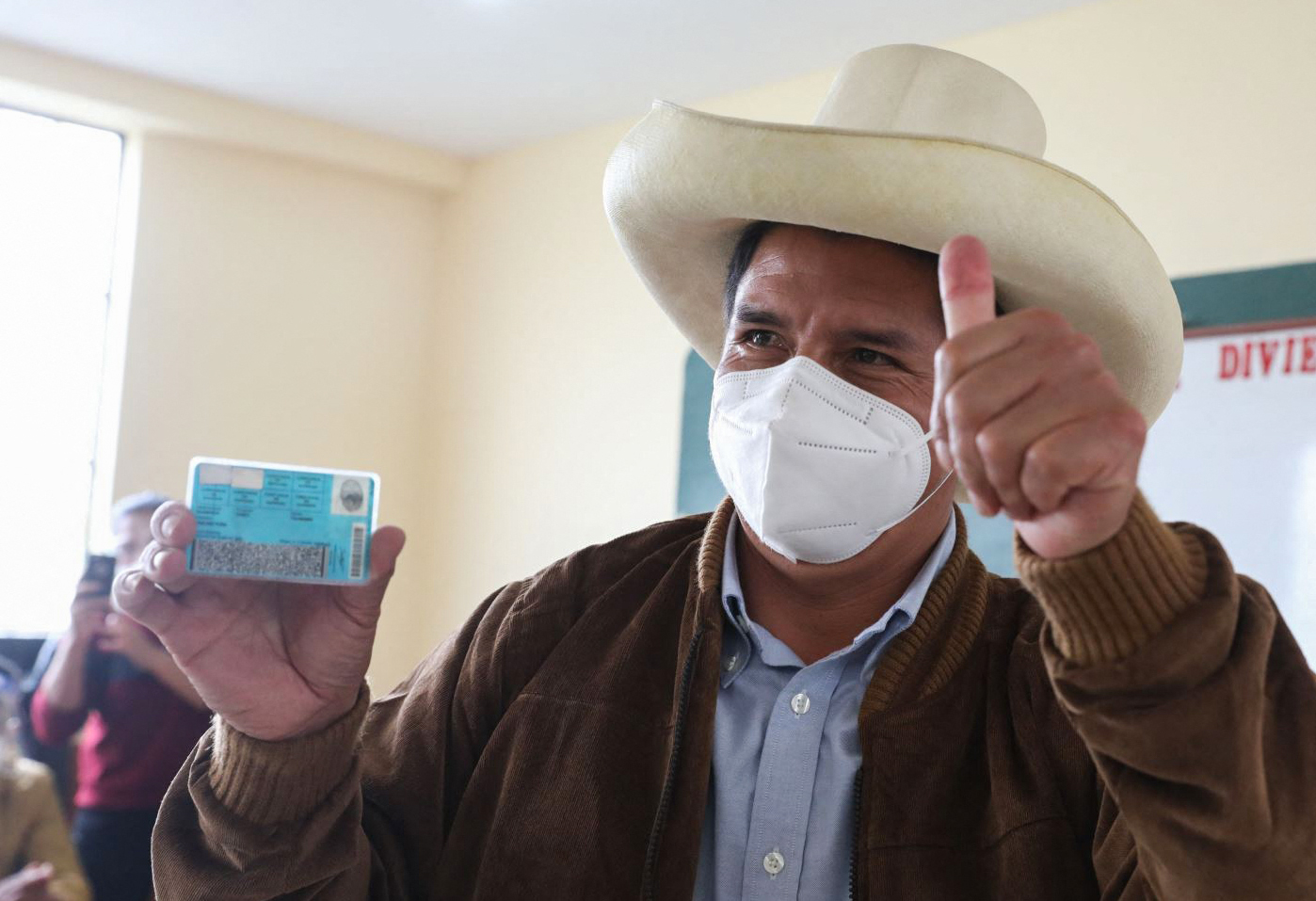 Perú: con el 92 % de las actas contabilizadas, el izquierdista Pedro Castillo aventaja a Keiko Fujimori con el 50.1 de los votos