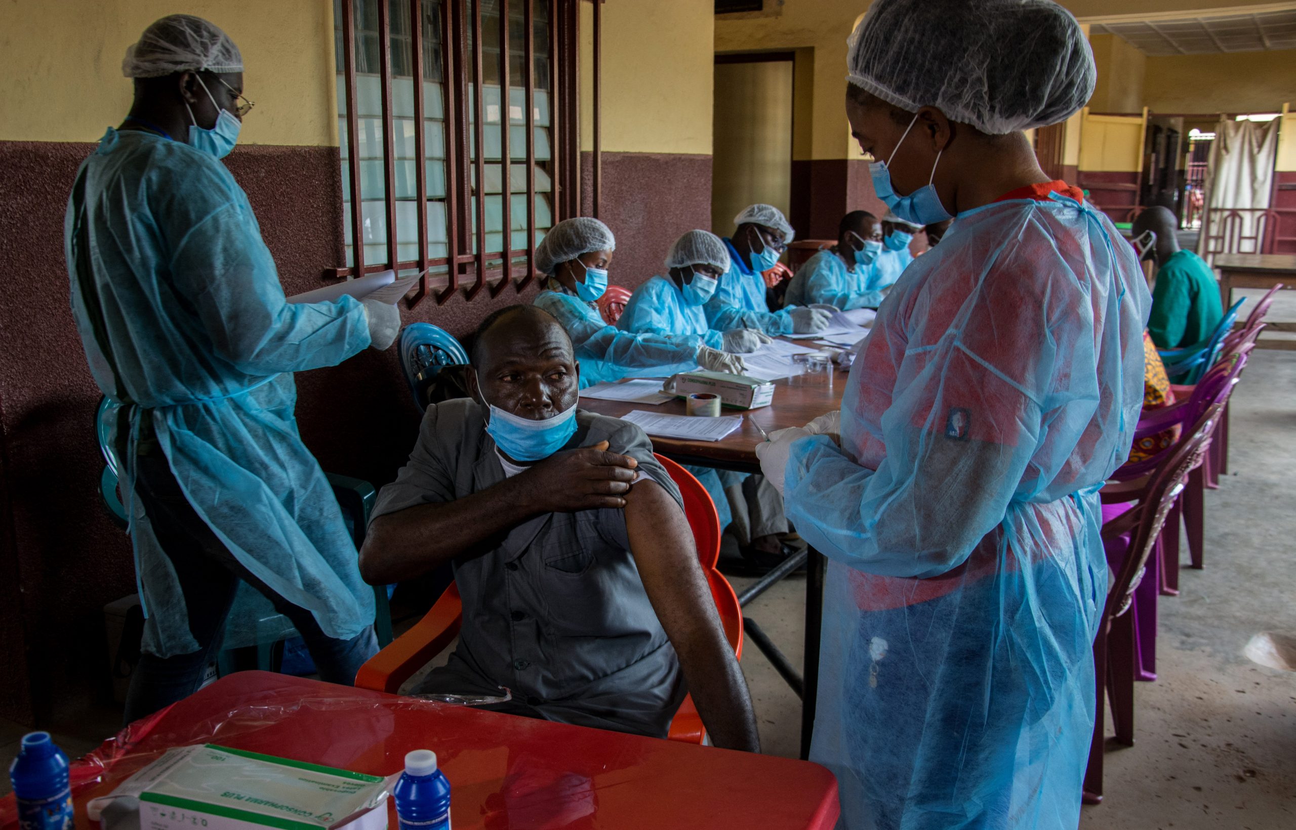 La OMS declara el fin del segundo brote de ébola en Guinea a 5 meses de la reaparición de la enfermedad