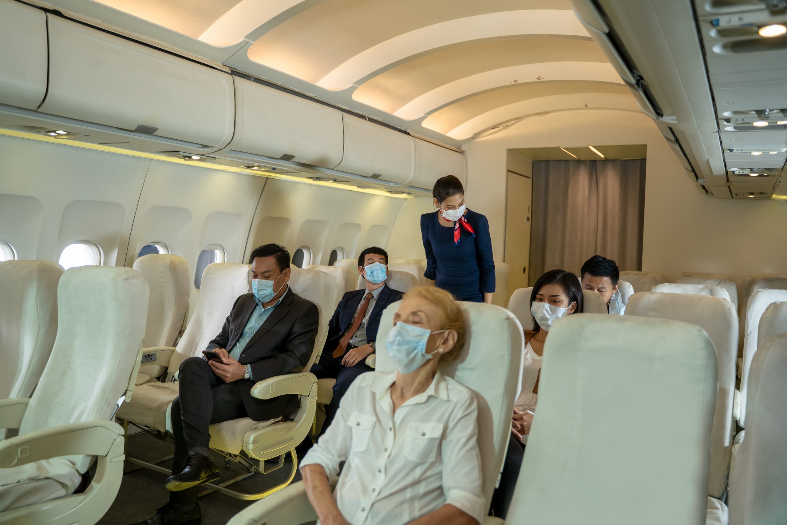 Aerolíneas desmienten rumores: pasajeros vacunados no corren riesgo de coágulos sanguíneos