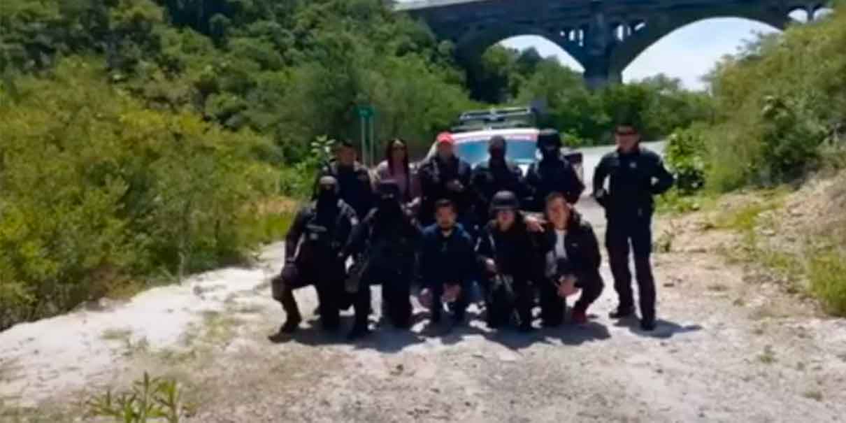 Policías estatales de Puebla actúan en VIDEO como delincuentes y payasos: Barbosa