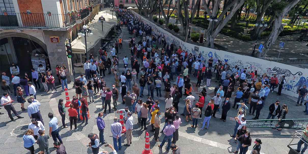 Poblanos participan en macrosimulacro; desalojan inmuebles del centro en 2 minutos con 15 segundos