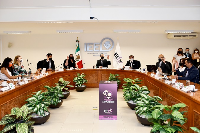 Repartió IEE constancias a diputaciones y regidurías plurinominales