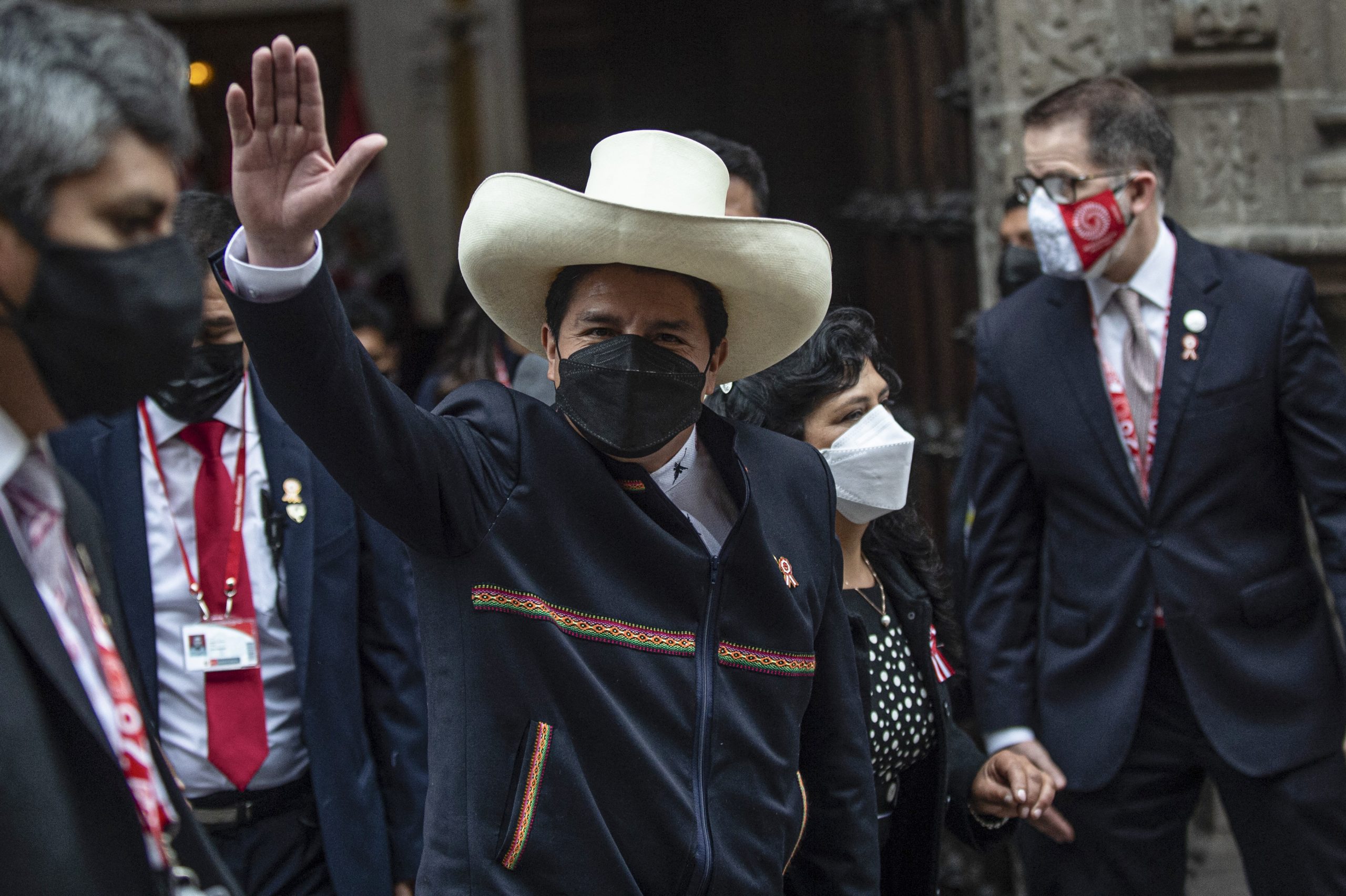 Perú: el maestro de izquierda Pedro Castillo asume como presidente