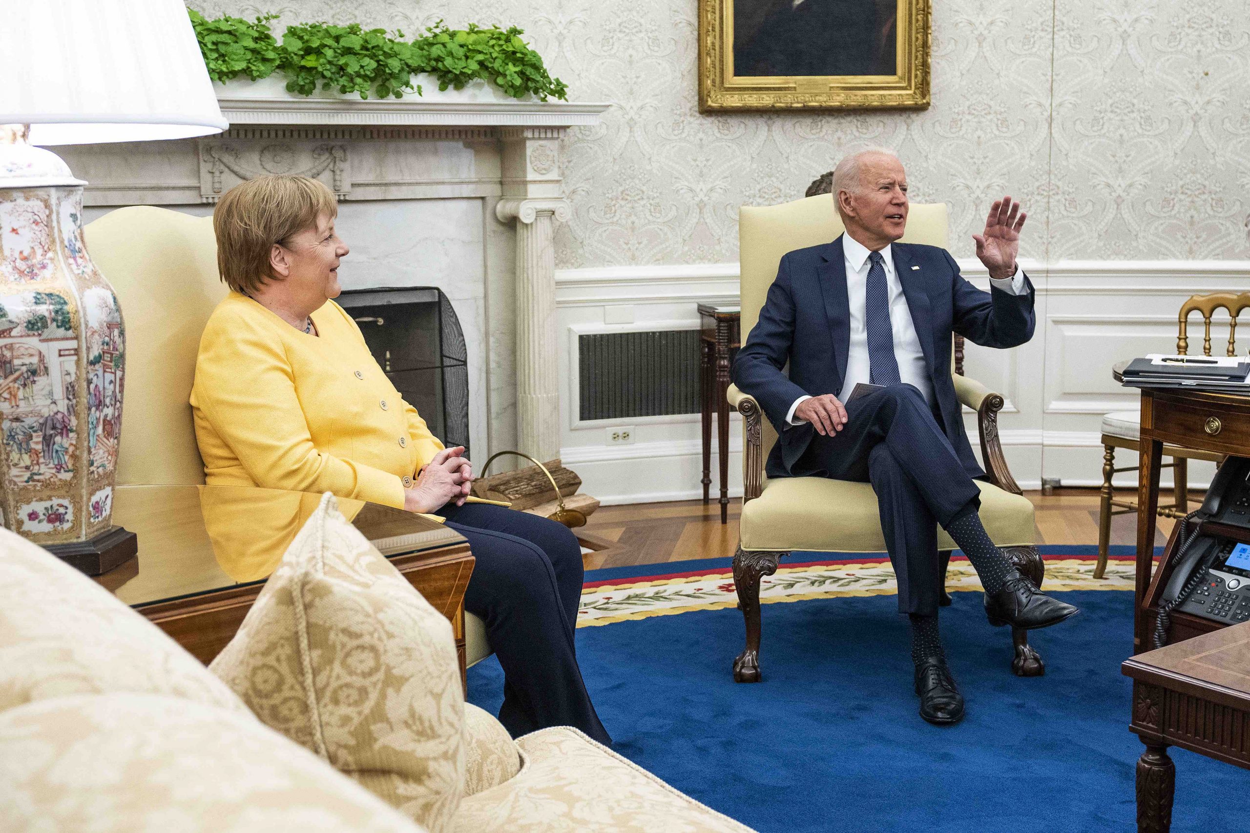 Merkel confirma relaciones ‘amistosas’ con EU en su última visita como canciller de Alemania