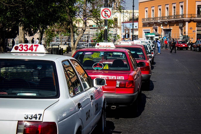 Acaparaban diputados locales concesiones de taxi en sexenios anteriores: gobernador