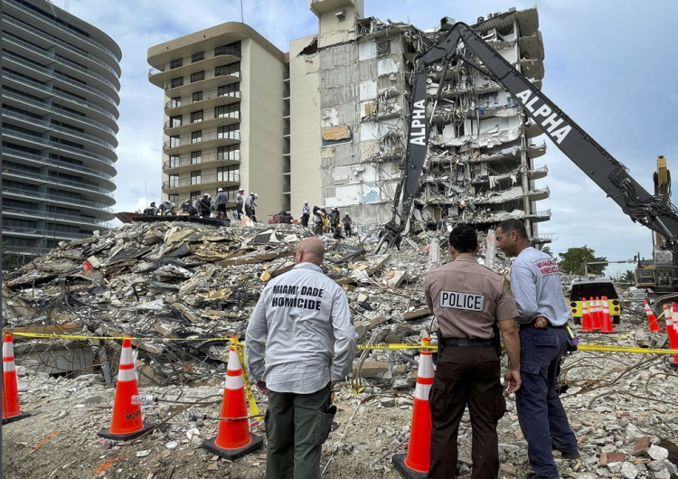 Restos del edificio que se derrumbó en Florida será demolido; hay 24 muertos y 121 desaparecidos