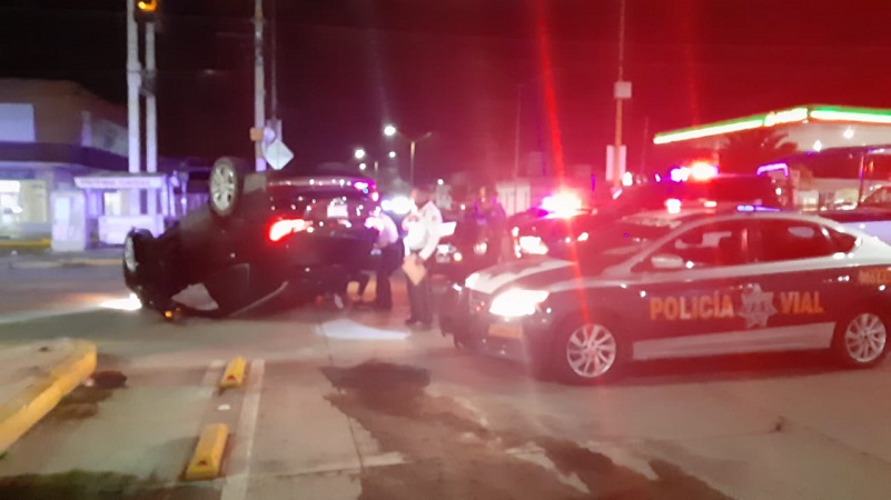 Siguen accidentes en Segundo Anillo; ebrio conductor volcó su camioneta