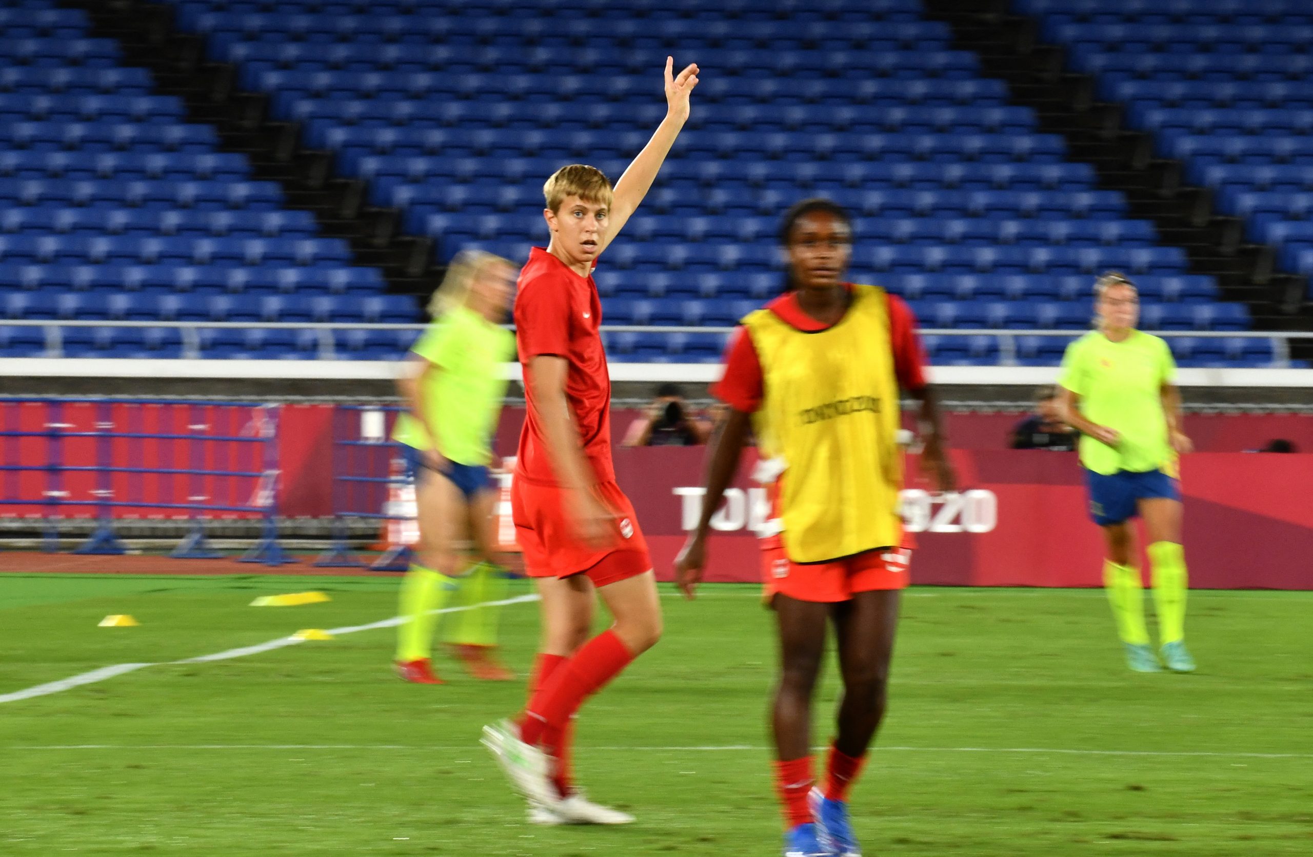 La canadiense Quinn, primer deportista transgénero en llevarse el oro olímpico