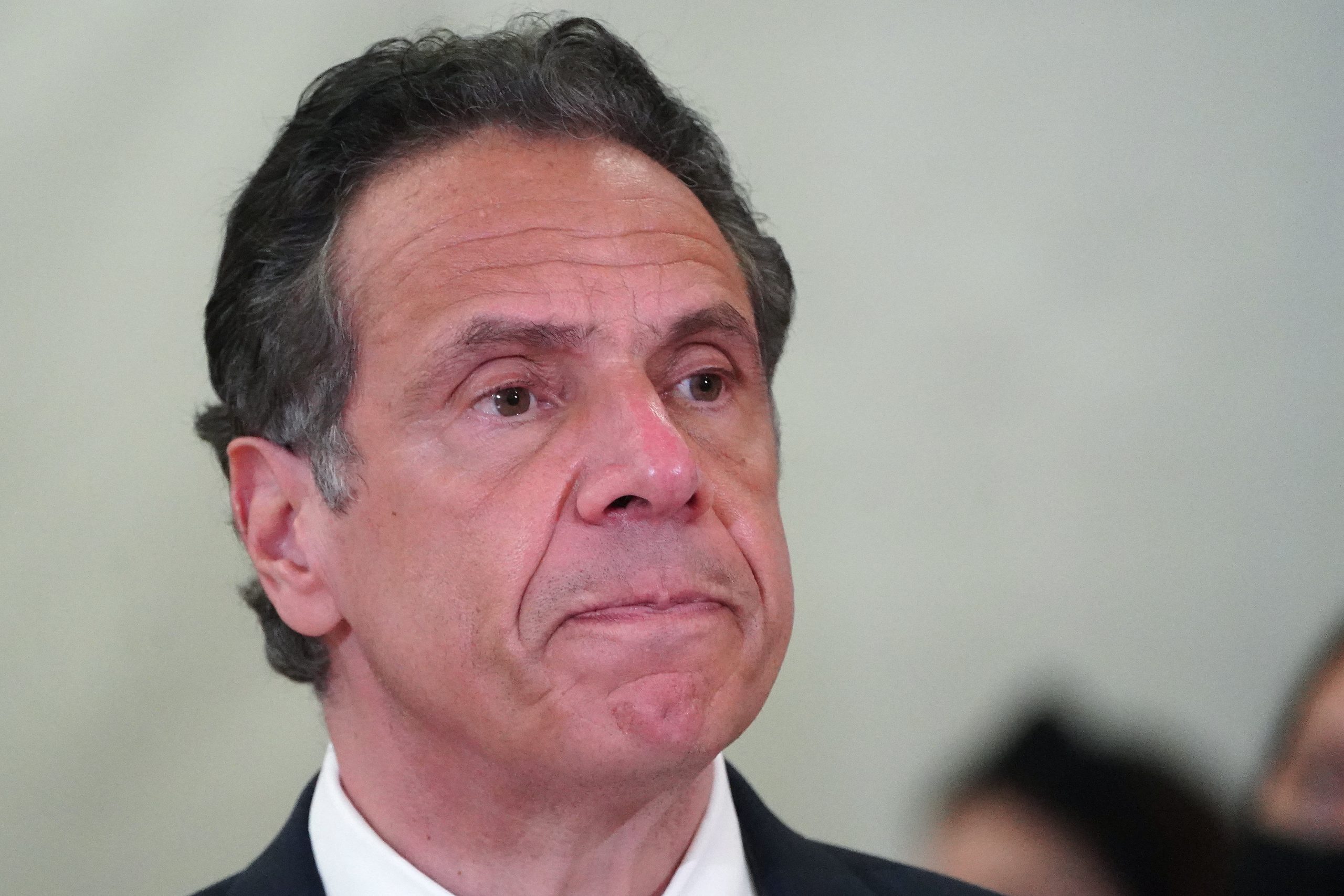 Gobernador de Nueva York renuncia al cargo tras ser acusado por 11 mujeres de acoso sexual