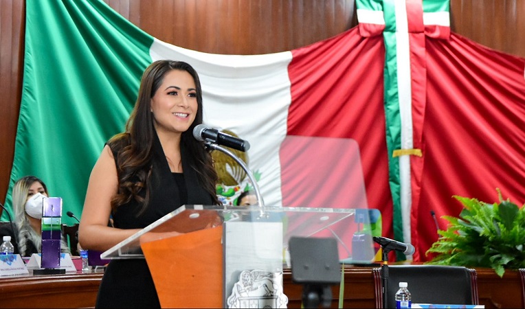 Entregó Tere Jiménez su segundo informe de actividades al Cabildo capitalino