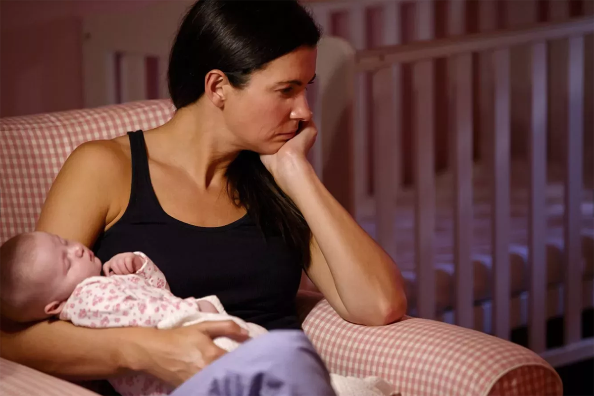 Por qué es tan importante que las madres y sus bebés duerman bien