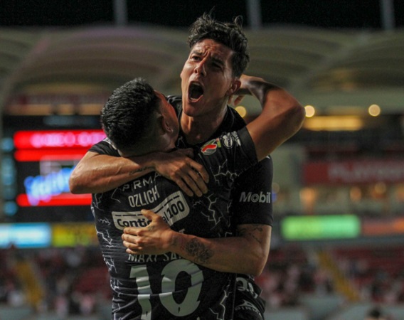 Necaxa suma su tercera victoria consecutiva en festejo de 98 aniversario