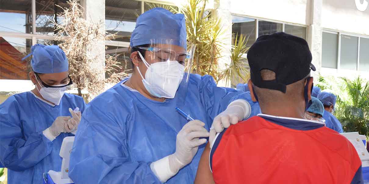 Puebla se quedó sin vacunas anti Covid; hoy se aplicarán las últimas 50 mil dosis