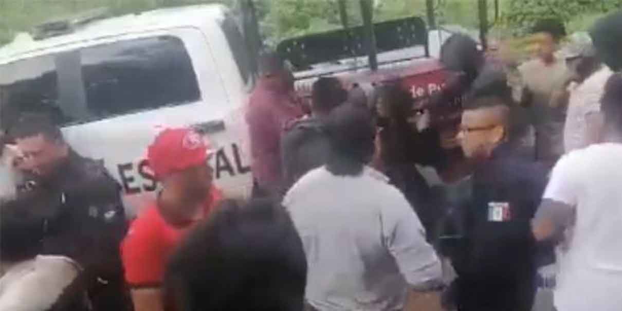 Vincula gobierno de Puebla a reporteros poblanos con huachigaseros