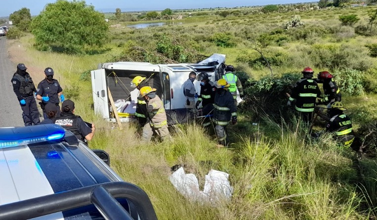 Mueren en accidente automovilístico dos trabajadores de la Secretaría del Bienestar en El Llano