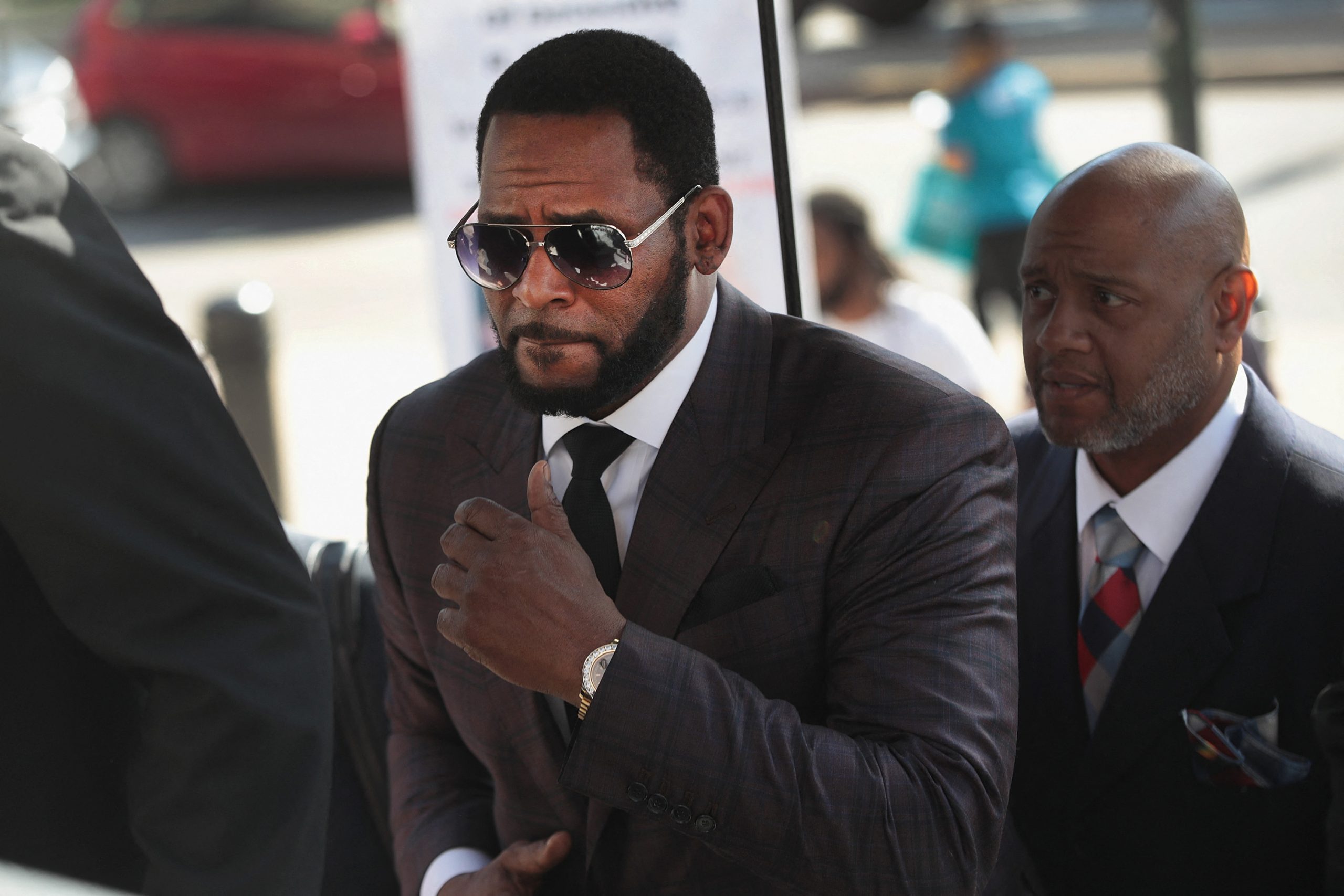 El cantante R. Kelly es declarado culpable de tráfico sexual y delincuencia organizada