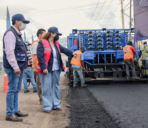 Rehabilitan vialidades con asfaltadora &#8220;Dragón&#8221; en Aguascalientes