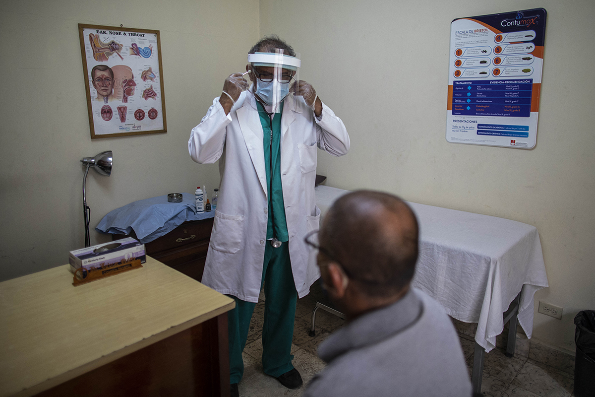‘Cárcel, ruina, represión y exilio’: el precio que pagan profesionales de la salud de Nicaragua por hacer su trabajo