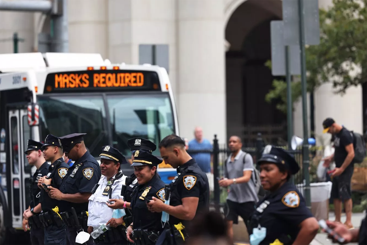 Policías de todo Estados Unidos se rebelan contra las vacunas obligatorias